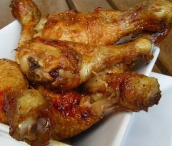 Muslitos de pollo al vapor, macerados en adobo de hierbas y limón