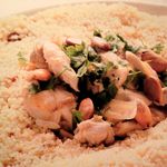 Pollo marinado con cuscús de dátiles